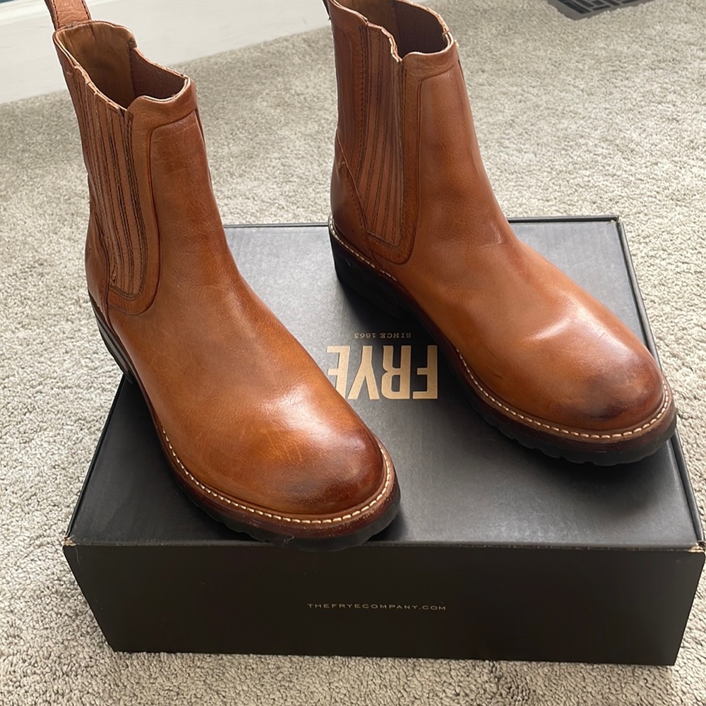 Frye Ella Moto Chelsea boots